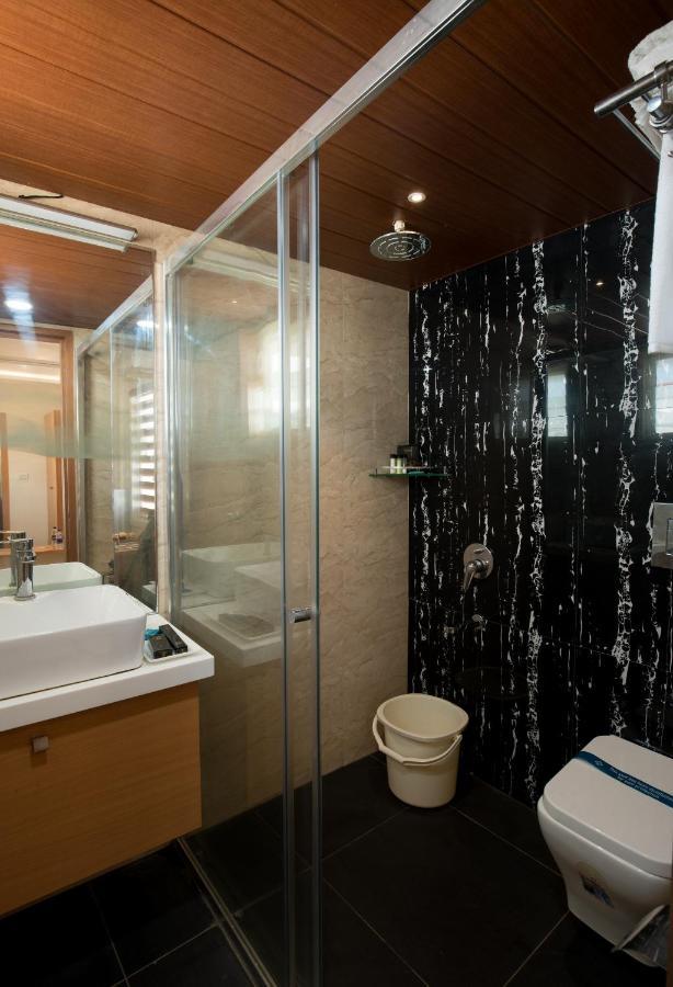 Kvr Capitol Suites Виджаявада Экстерьер фото