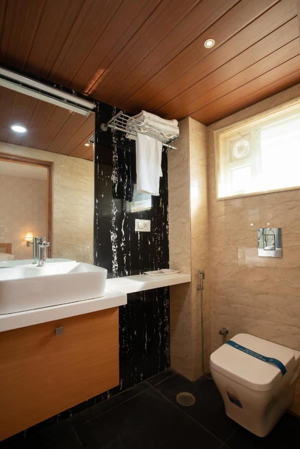 Kvr Capitol Suites Виджаявада Экстерьер фото